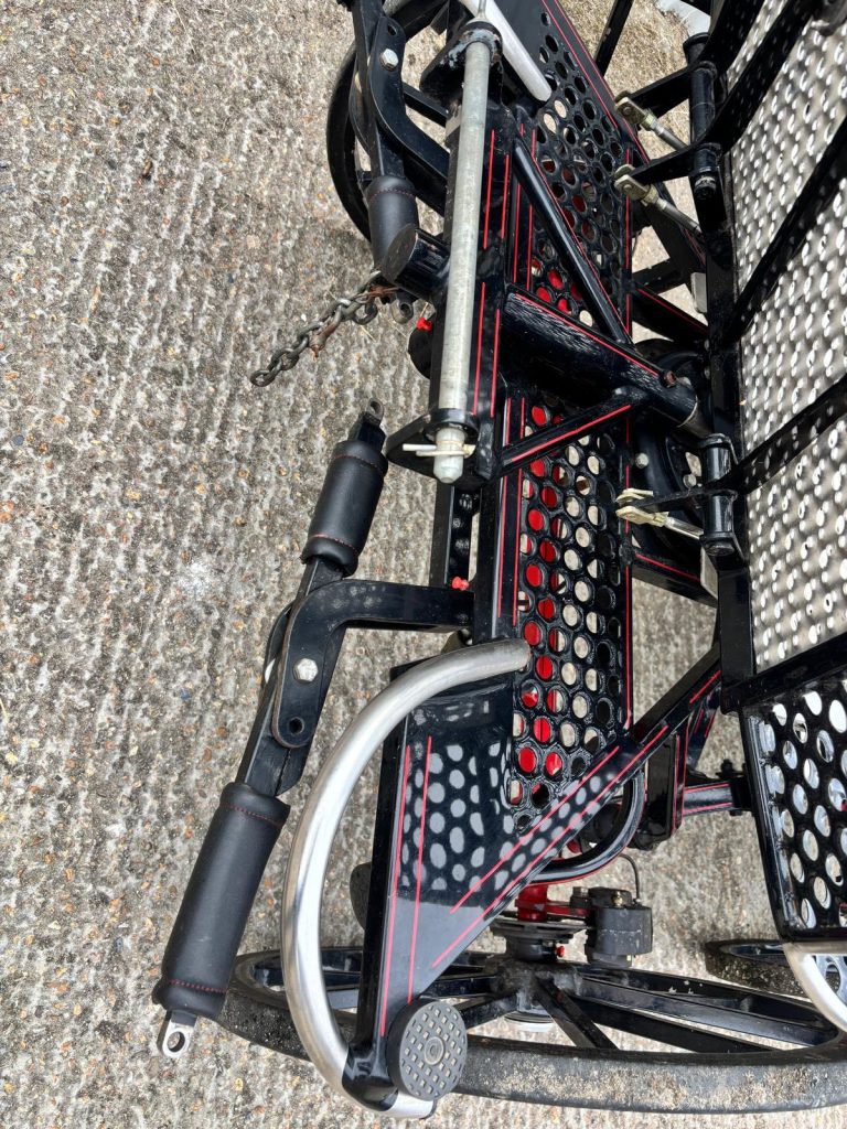 527569973_1383613776825765_3643241119941750674_n-768x1024 HARTLAND TIGER SUPER QUICK PONY PAIR CARRIAGE