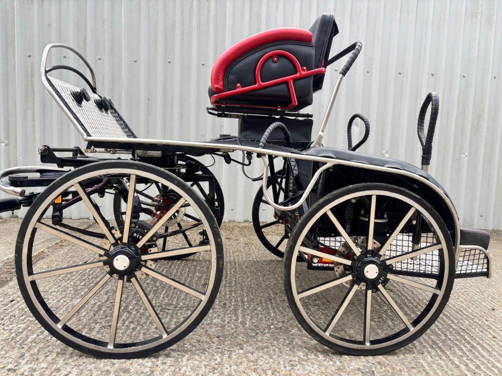 528177161_1383613500159126_1694447498788497234_n-1024x768 HARTLAND TIGER SUPER QUICK PONY PAIR CARRIAGE