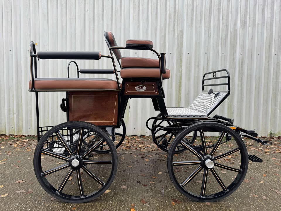 597548337_1383834269936820_6157149523784284862_n HARTLAND PLEASURESPORT COUNTRYMAN £1500 ovno