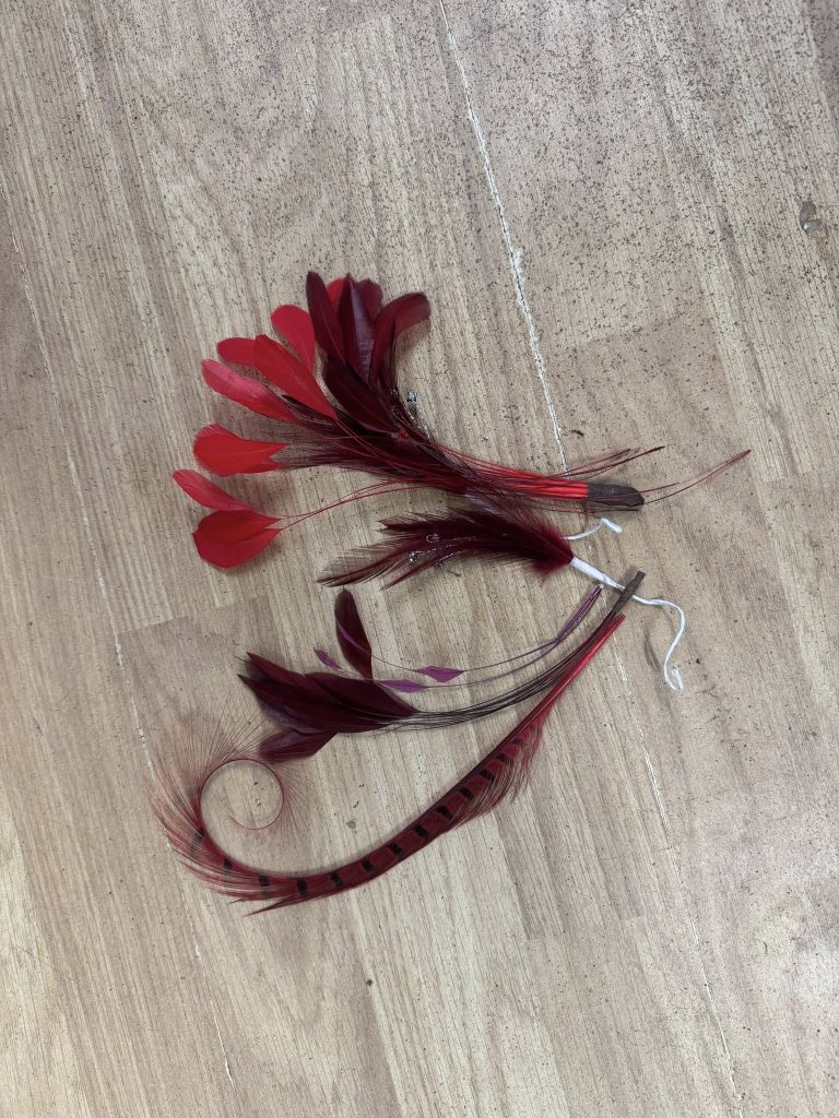 615414717_1527115265808948_1288018435159077996_n-1-768x1024 ~ Beautiful feathers to dress up your hats ~